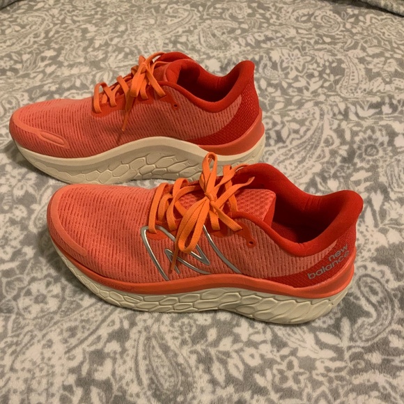 New Balance Fresh Foam Running Shoes Women’s Size 10 - Coral - Picture 2 of 6